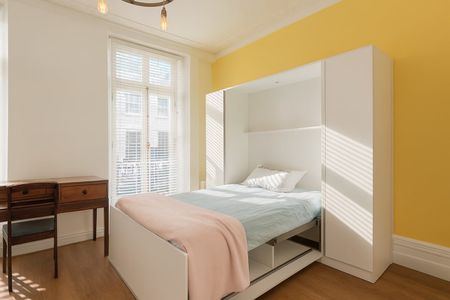 Studio Flat, Beauchamp Place, SW3 - Photo 3