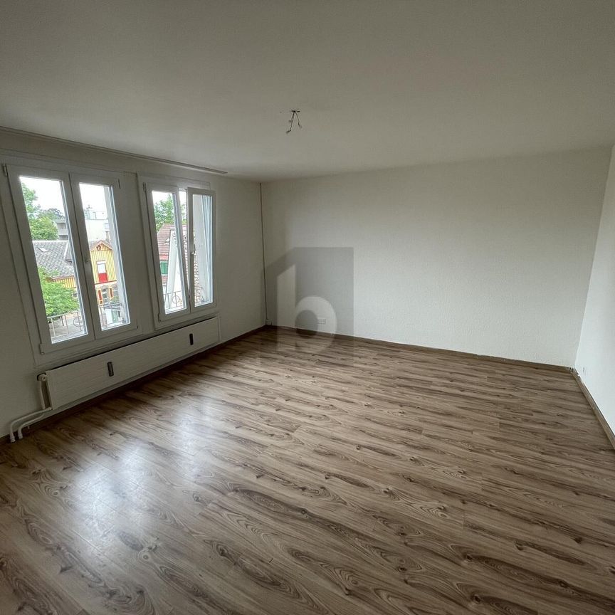 RENOVATED WITH MODERN KITCHEN - Foto 1