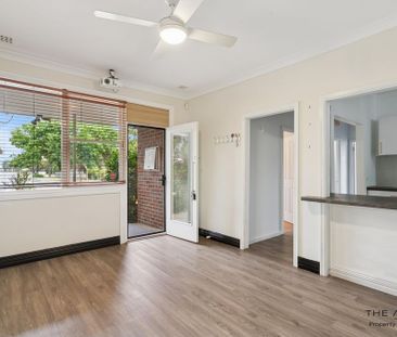 Spacious Character Home with Self-Contained Flat & Workshop - Photo 2