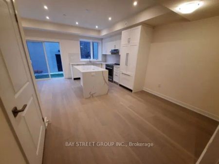 Condo Townhouse For Lease | W9249518 - Photo 5
