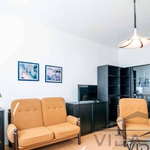 2-izbový byt s balkónom v obľúbenej lokalite sídliska Juh v Pezinku - Fotografia 1