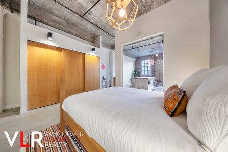 Condo in Downtown Vancouver, BC - Photo 3
