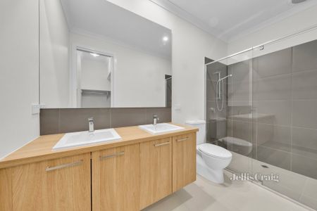 2/18 Albert Street, Mount Waverley - Photo 3