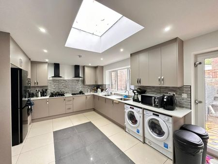 1 bedroom in a house share to rent - Photo 5