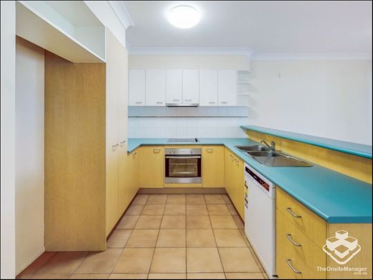 Part furnished 3 bedroom spacious townhouse for rent in sought after Corinda - Photo 1