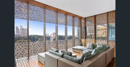 UNRIVALLED LUXURY ABOVE HYDE PARK WITH SWEEPING HARBOUR & CITY VIEWS - Photo 3