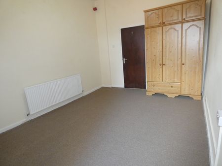 Chesterfield Road Flat 4 - Photo 2