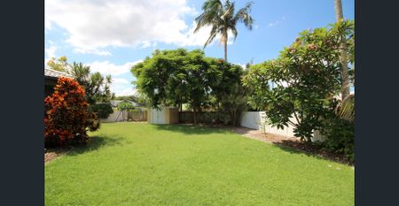 Family Home with 4 Bedrooms and Large Garage. 12-month lease with mid-term rent increase on 27/08/2026 to $800 per weekly - Photo 2