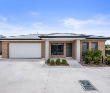 Low-maintenance villa in convenient location - Photo 1