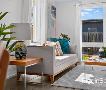 LOW MAINTENANCE LIVING! - Photo 5