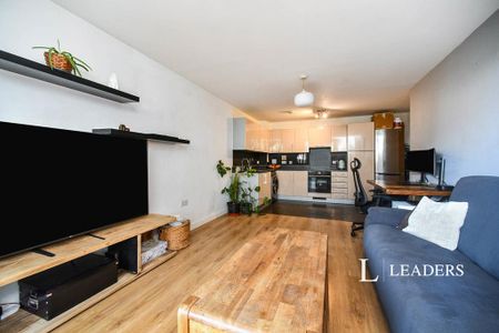 2 bedroom flat to rent - Photo 2