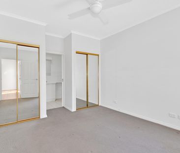 Charming 3 Bedroom Home in Prime Location! - Photo 2