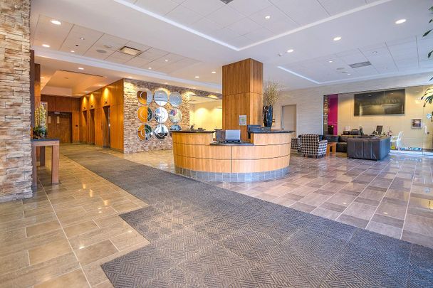 Le 400 Sherbrooke Ouest is located a few steps away from Montreal's Quartier des Spectacles. - Photo 1