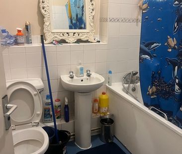 2 Bed Flat, Chiswick High Road, W4 - Photo 6