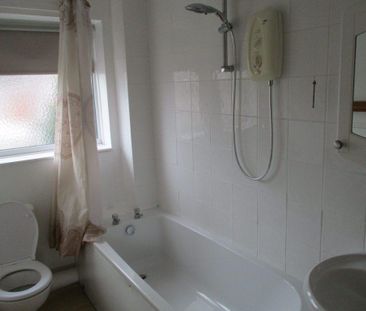 2 bedroom end of terrace house to rent - Photo 5