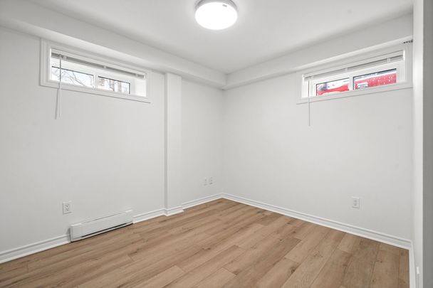 For Lease - 1 Steel Street Unit# B, Beacon Hill North - South and Area, Ontario - Photo 1
