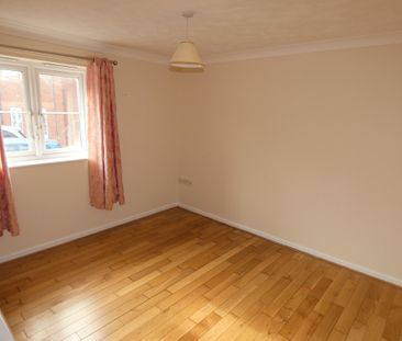 2 bed Apartment - To Let - Photo 4