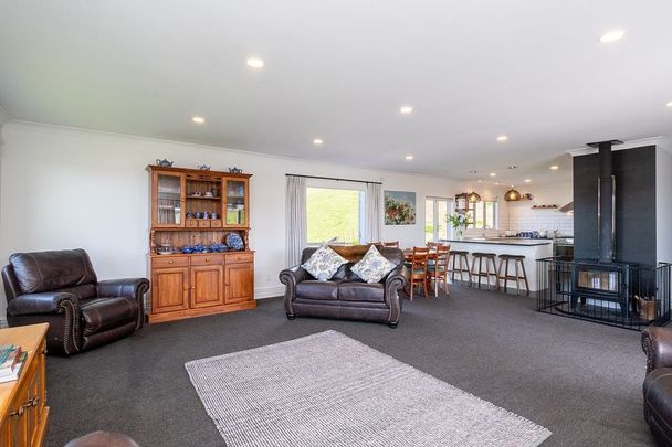 Large Family Home in Rural Setting - Photo 1