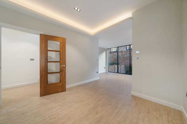 4 bedroom terraced house to rent - Photo 1