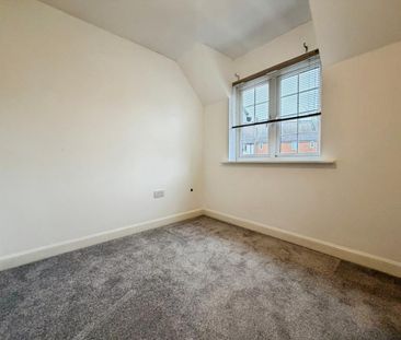 2 bedroom coach house to rent - Photo 2