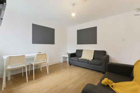 4 bedroom terraced house to rent - Photo 3