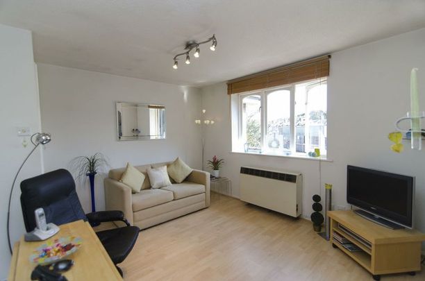 1 Bed Flat, Lewisham, SE8 - Photo 1