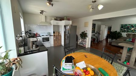 Lovely 3-Bedroom Home in Blockhouse Bay - Prime Location! - Photo 3