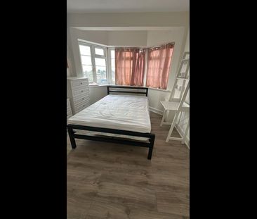 Room in a Shared Flat, Kennyland Court, NW4 - Photo 2