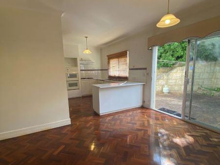 Beautiful Home&comma; Great Location&excl; - Photo 5