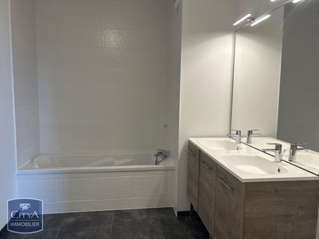Location Appartement 4 pièces 74m² BOURG EN BRESSE 01000 - Photo 3