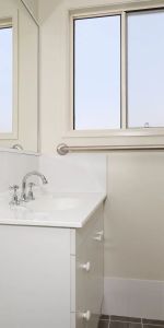 CUTE AS A BUTTON - Photo 3