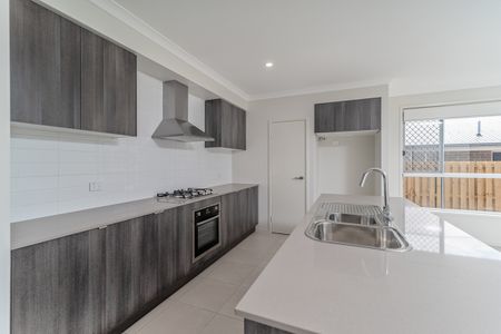 Four Bedroom Spacious Family Home in a Quiet, Convenient Location - Photo 3