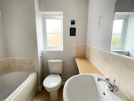 3 bedroom end of terrace house to rent - Photo 5