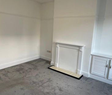 2 bedroom end of terrace house to rent - Photo 3