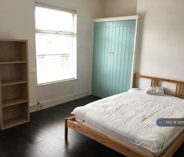 4 bedroom terraced house to rent - Photo 2