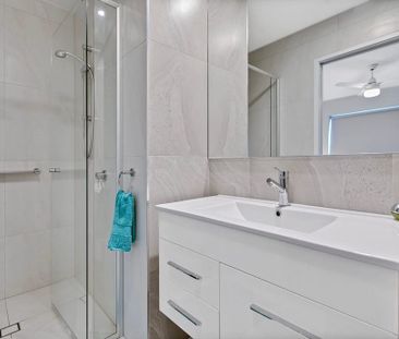 Modern Furnished Apartment in Cotton Tree - Leave the Car at Home! - Photo 4