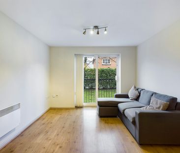 Flat to rent on - Photo 1