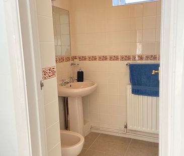 2 Bed Bungalow, Warren Close, BN2 - Photo 4