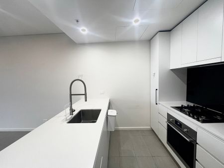 North Face | Stunning| Bright Two Bedder plus a Winter Garden Apartment in Melrose Park - Photo 3