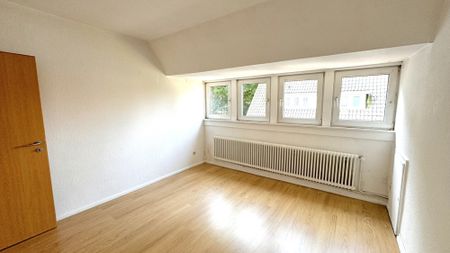 Renovierungsbedürftige 3-ZKB OG-Wohnung in einem Zweifamilienhaus in ruhiger Lage von Oldenburg - Photo 2