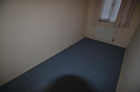 2 bedroom end of terrace house to rent - Photo 3