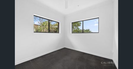 One of a kind - Oversized 5 bedroom apartment in super convenient location - Photo 5