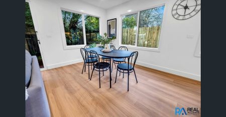 Elegant Family Comfort in a Premier Ringwood Setting - Photo 2