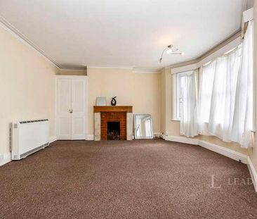 Top Floor Flat, Artillery Road, Guildford, Surrey, GU1 - Photo 2