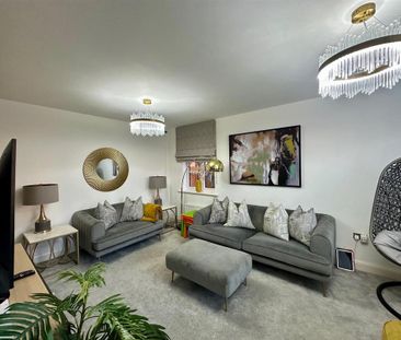 4 bedroom detached house to rent - Photo 2