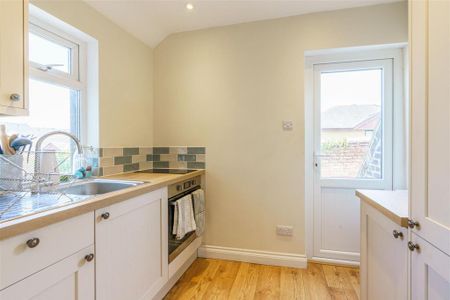 2 bedroom flat to rent - Photo 5