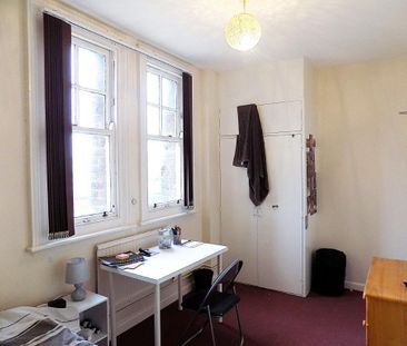 3 bedroom flat to rent - Photo 2