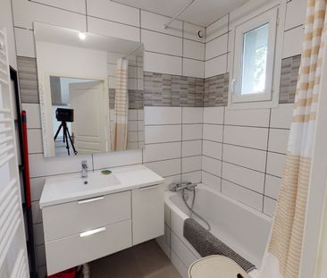 chambre avec douche privative dans Maison Poitiers 4 pièces en colocation - Photo 3