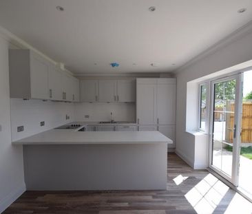 4 bedroom terraced house to rent - Photo 5