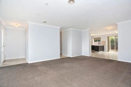 “Large home with good looks!” - Photo 3